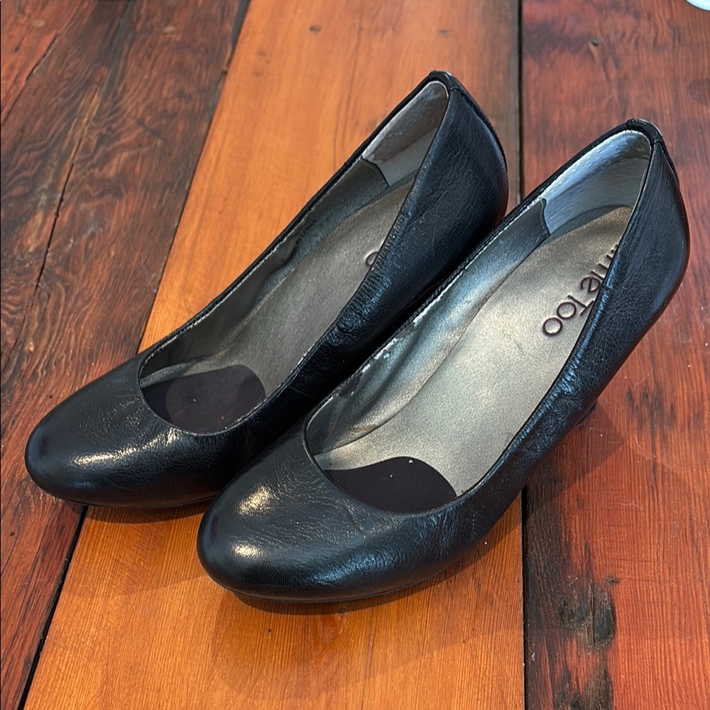Me Too Black 3 inch Wedges Sleek and Comfortable